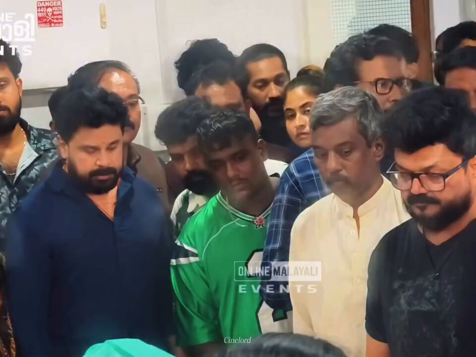 GOAT Combo🐐❤️ ദിലീപ് ഏട്ടന്റെ അവസ്ഥ എന്താകും അല്ലെ ജീവിതത്തിന്റെ പകുതിയും ഇവർ ഒക്കെ ഒരുമിച്ചു ആയിരുന്നു.😭❤️ ഒന്നും അല്ലാത്ത കാലത്തു ഏകദേശം ഒരേ സമയം സിനിമയിൽ വന്ന് മലയാള ഒരുമിച്ചു സിനിമയിലെ തന്നെ എക്കാലത്തെയും മികച്ച ഒരു Iconic Combo❤️ അതിൽ ഒരാൾ യാത്രയായി❤️ #SalimKumar