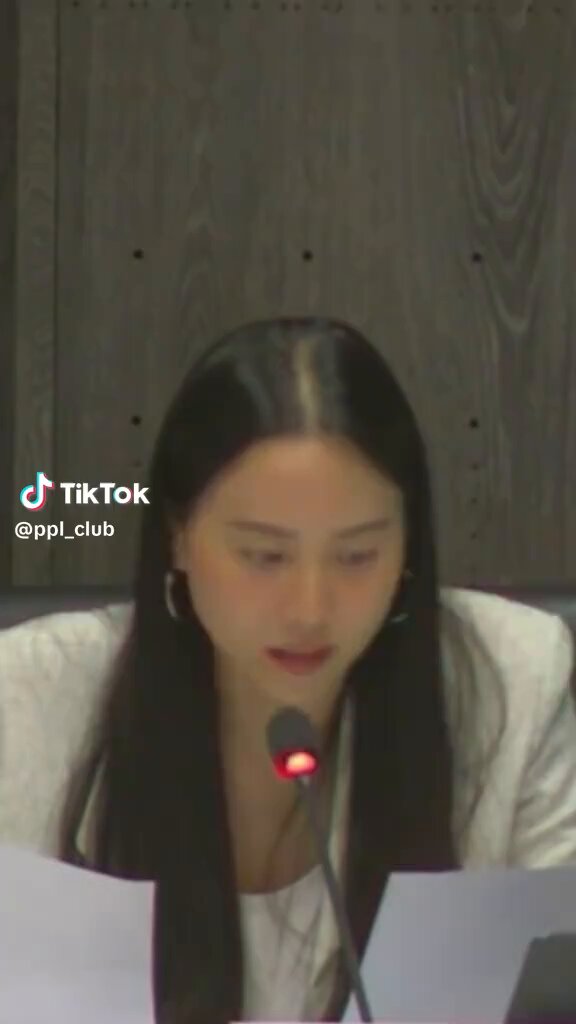 เชี้ยยยยย กูนึกว่าครูคณิตมาเอง สสไอซ์รักชนก โหดสัด คือเรียกชื่อคนที่มาประชุมแบบ ใครยังไม่ตอบ ตอบให้หมด มากันสามสิบคน ต้องตอบ เย้สเข้ พี่กู นึกว่าอยู่ในห้องเรียน 555555555555555555555555555555