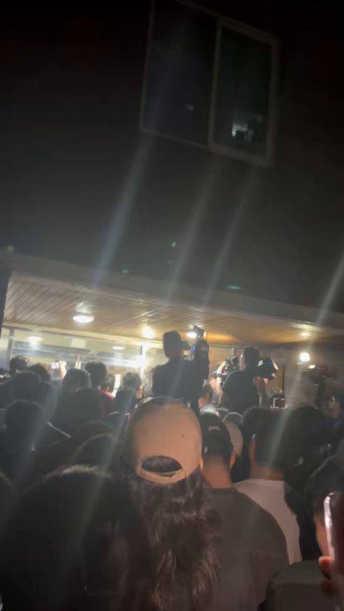 잠실 첫 시작은 부정선거였습니다 부정선거, 선관위 해체, 선거무효, 개표중단을 외쳤습니다. 그런데 왜 갑자기 재선거만 외쳐야 되며 성조기를 들면 안된다고 퍼지는 겁니까? 왜 또 본질이 흐려지고 있는 건가요? 본질이 흐려지면 과연 누가 유리한가요?