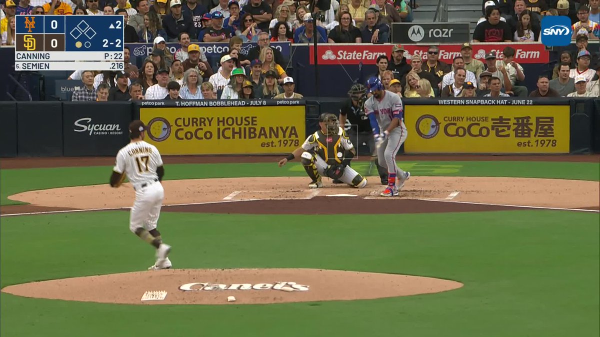 Keith Hernandez explains how a guy next to him who was decked out in Mets gear didn't recognize him for the entire flight to San Diego. ⚾️✈️🎙️😂 #MLB