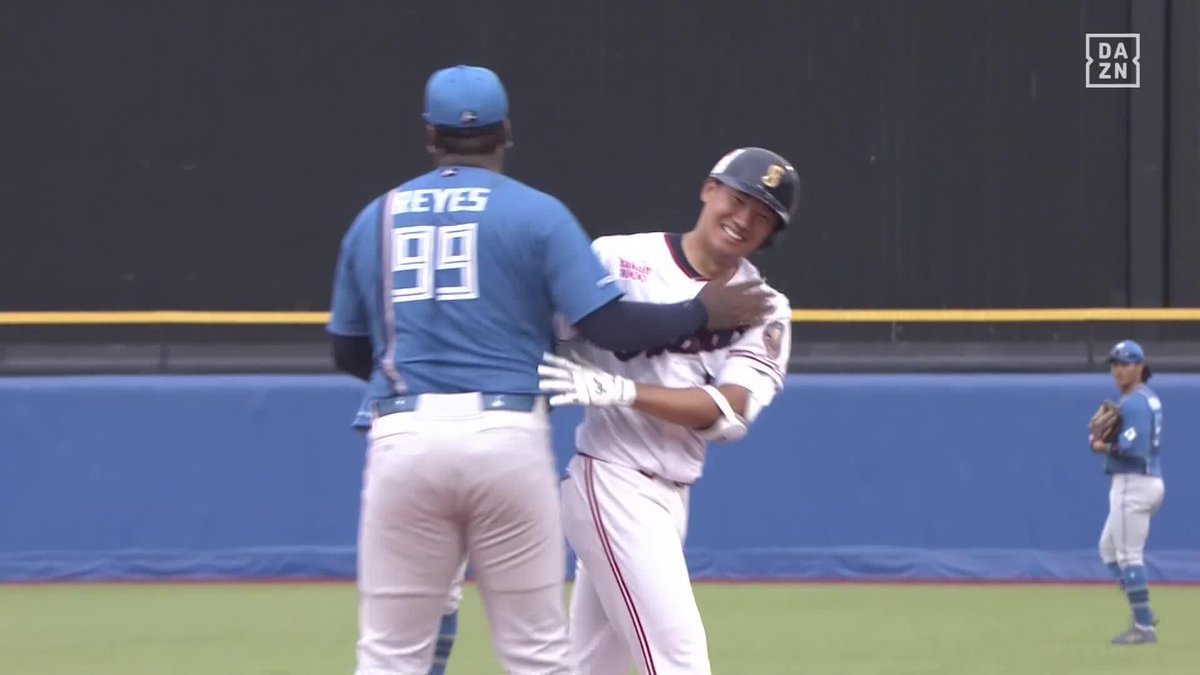 奥川恭伸×レイエス ライトゴロからの抱擁 野村佑希が右翼で好守備 ⚾️ヤクルト×日本ハム #lovefighters #だったらDAZN