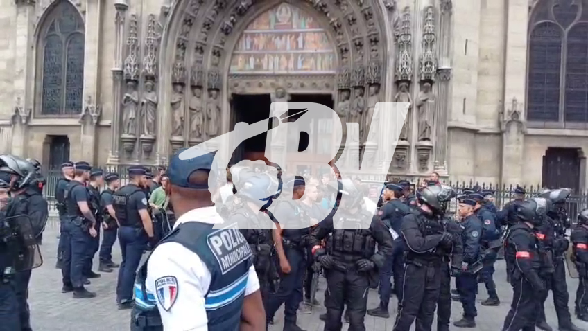 La DJ Barbara Butch, tenait un concert hier soir à l’église Saint-Laurent (10e arrondissement de Paris). Des catholiques ont protesté par l'organisation d'une prière, le concert était protégé par un fort déploiement de forces de l’ordre.