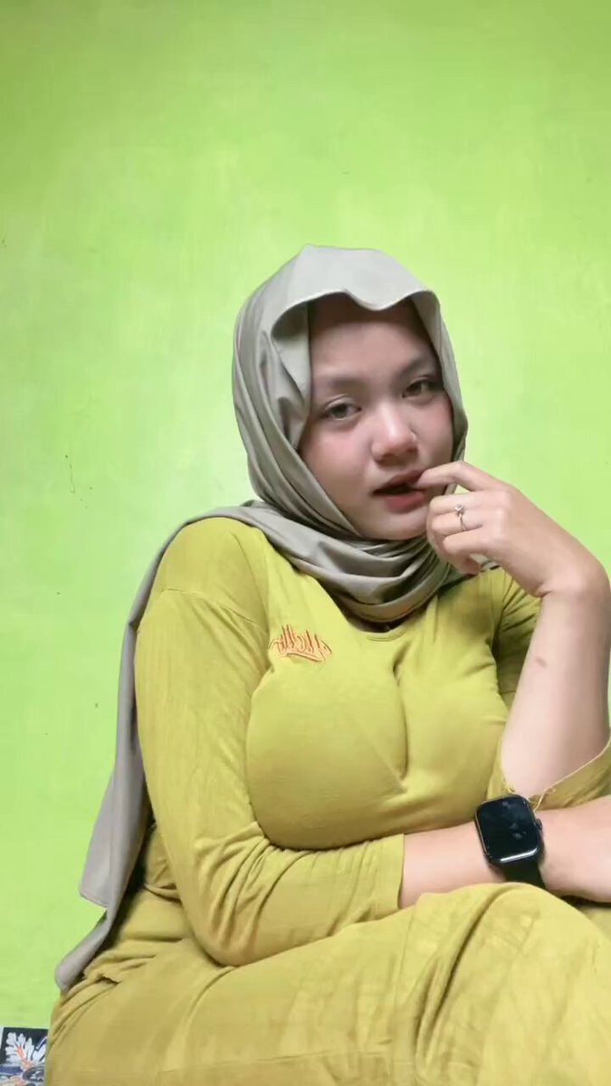 pesona ukhti tembok hijau😋