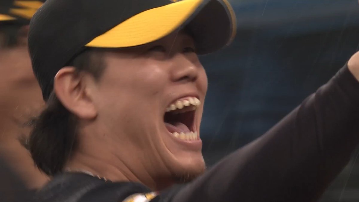 福岡ソフトバンク 上茶谷大河 投手が躍動✨ 牽制に投手ライナーで10回裏を抑える‼️ 大喜びの神チャ😆 👇日本生命セ・パ交流戦見るならパテレ！
