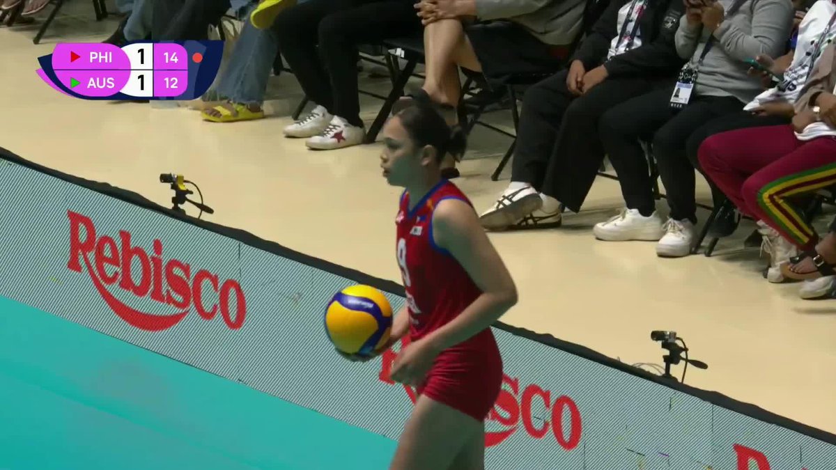 KANINA KA PA DIYAN, MOWM 😌 Alas Pilipinas turns the tide with an 8-0 scoring spree led by Niña Ytang’s strong presence at the service line against Australia in Set 3 of the 2026 AVC Women's Cup! #AVCWomensCup #AlasPilipinas