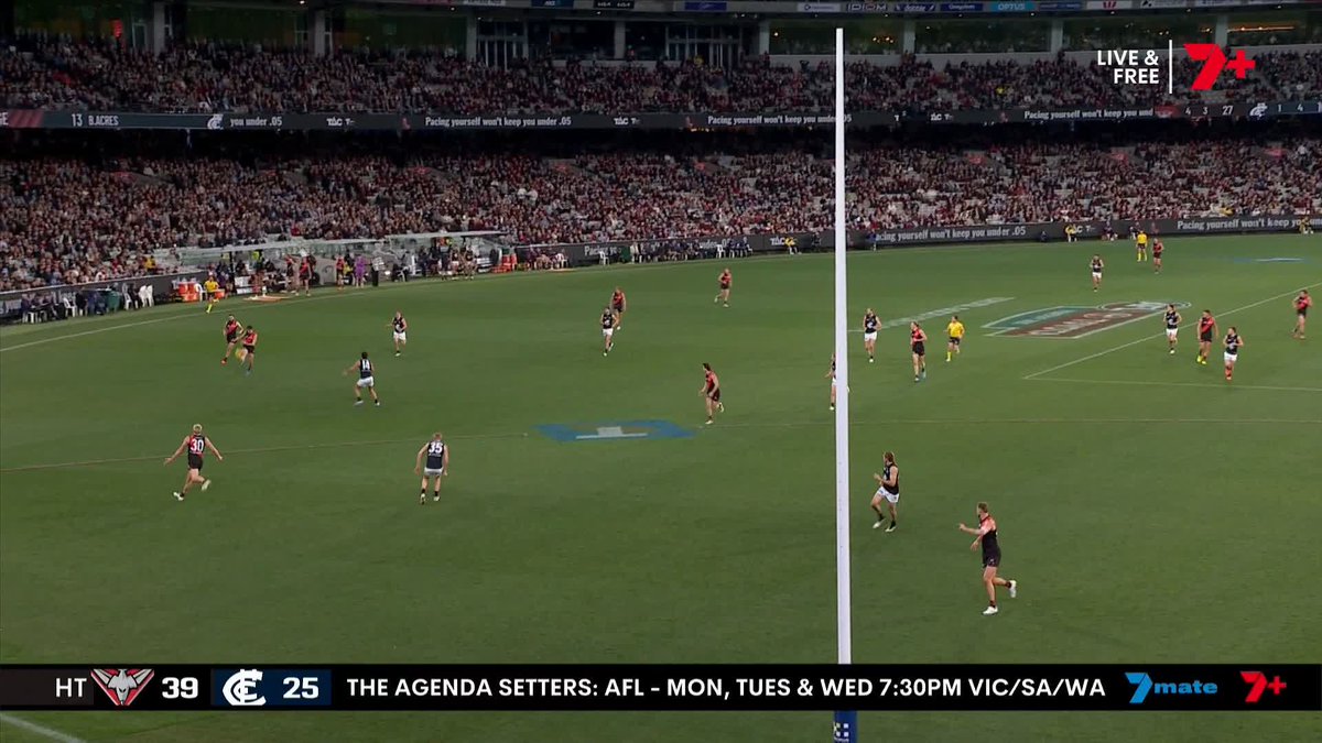 "That HAS to go to Nate Caddy... He's on the move, he's doing all the right things, it's not his fault he's not getting the footy." 🗣️ Kane Cornes on Essendon players missing Nate Caddy inside 50