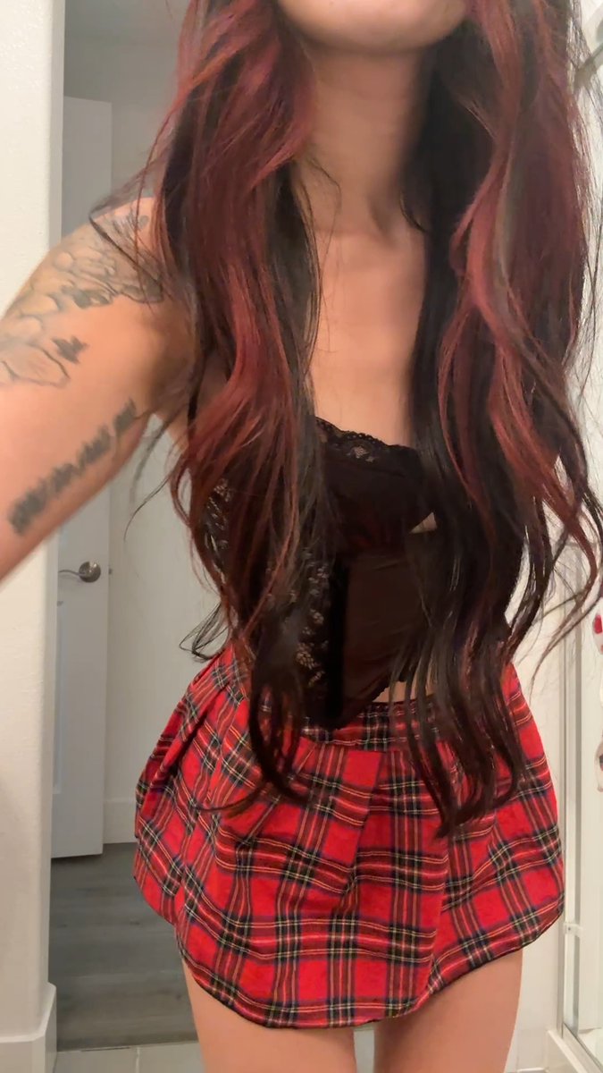 Letting the skirt do all the talking today 🤭 Drop your favorite emoji if you're already caught staring 👀