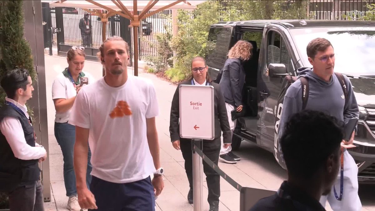 🗣 Jo-Wilfried Tsonga sur Alexander Zverev : « Le fait de gagner pourrait débloquer quelque chose chez lui pour qu'il puisse lutter face à des Jannik Sinner et des Carlos Alcaraz. » #RolandGarros