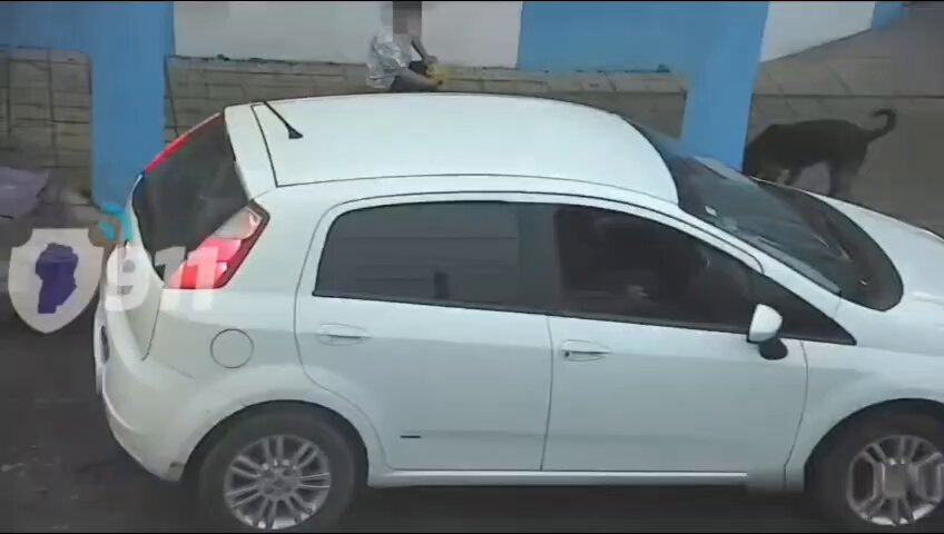 Un nene fue encontrado caminando solo por las calles de Córdoba con una motito de juguete. 🚨 El episodio ocurrió en barrio Pueyrredón. Según informó la Policía, un automovilista que circulaba por la zona vio al niño sin la supervisión de un adulto, detuvo la marcha y se quedó junto a él hasta la llegada de los efectivos. Más info: