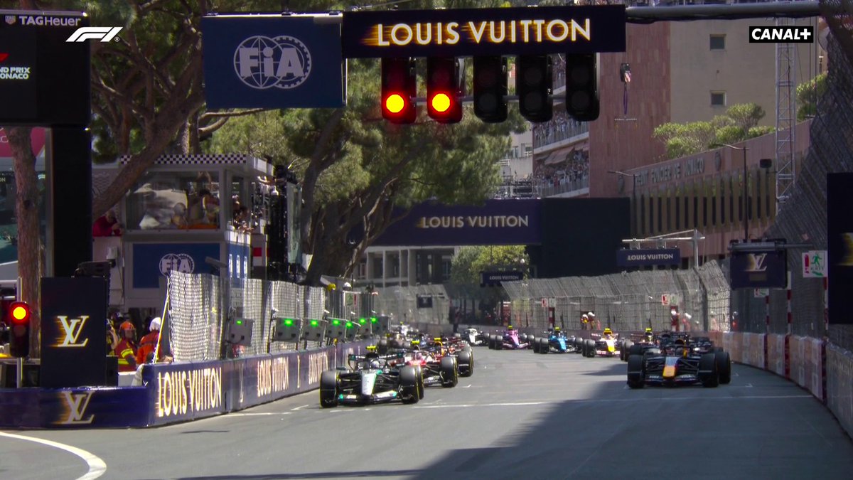 MAX VERSTAPPEN RESTE BLOQUÉ SUR LA LIGNE DE DÉPART 🤯 Les deux Ferrari vont chasser Antonelli, Isack Hadjar est à une place d'un podium sur CANAL+ 👀 #MonacoGP #F1