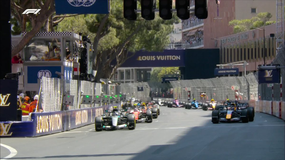 A nightmare start for Max Verstappen in Monaco 🫣