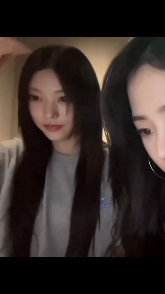 she knows she looks good