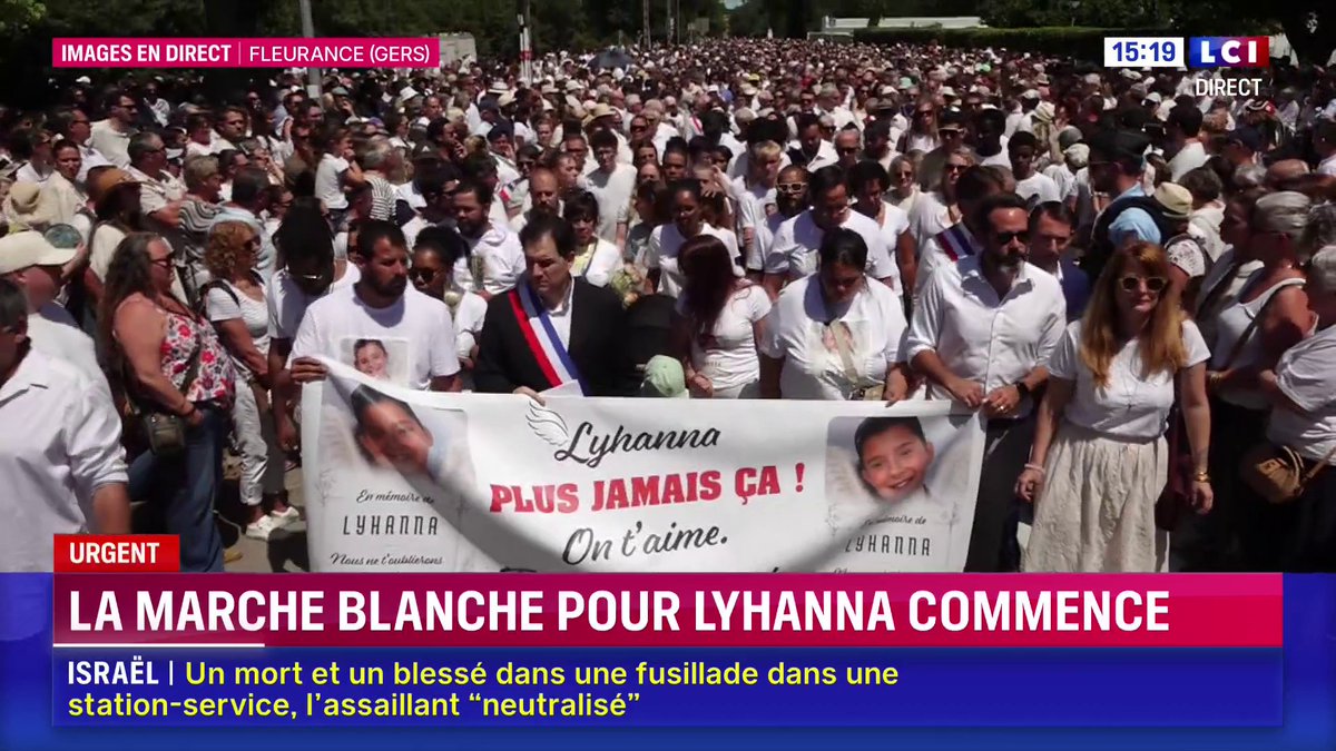 ⚪️ Marche blanche pour Lyhanna dans un silence presque total Des milliers de personnes sont rassemblées pour la marche blanche à Fleurance en hommage à la fillette de 11 ans