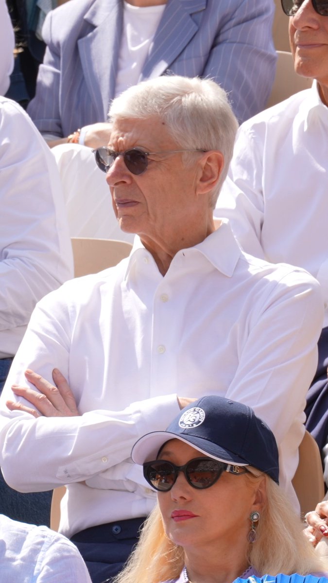 Arsène Wenger is locked in for the Roland-Garros final 😎