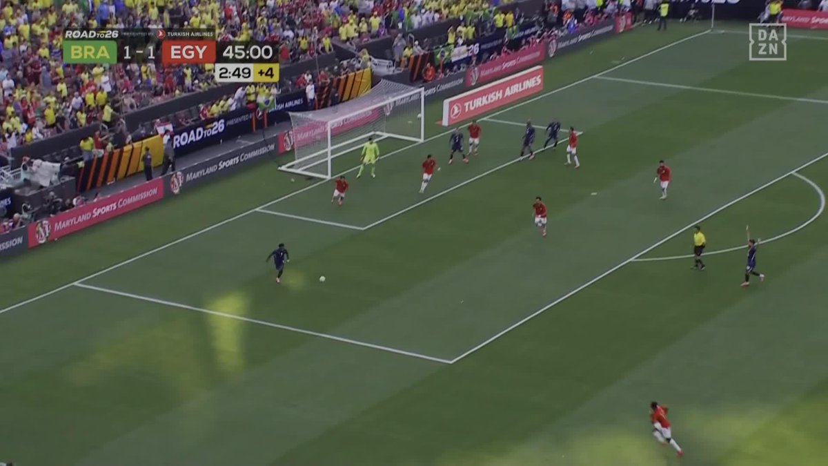 😏 Es, el colmo de Vinicius 🤓 Exagera y simula tanto, que cuando le hacen el penalti de verdad, los árbitros, en caso de duda, optan por no pitarlo ⚽️ #BrasilEgipto 🎥 DAZN España