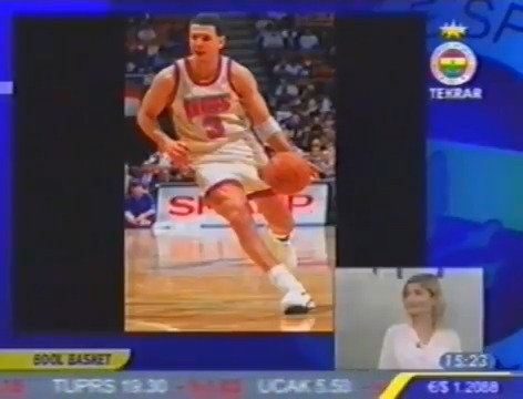 33 yıl önce bugün Drazen Petrovic 29 yaşında, trafik kazasında hayatını kaybetti. Araçta Petrovic'in sevgilisi Clara ile Clara'nın basketbolcu arkadaşı Hilal Edebal vardı. Yıllar sonra İsmet Badem'in programında Hilal, kazanın detaylarını anlatmıştı.