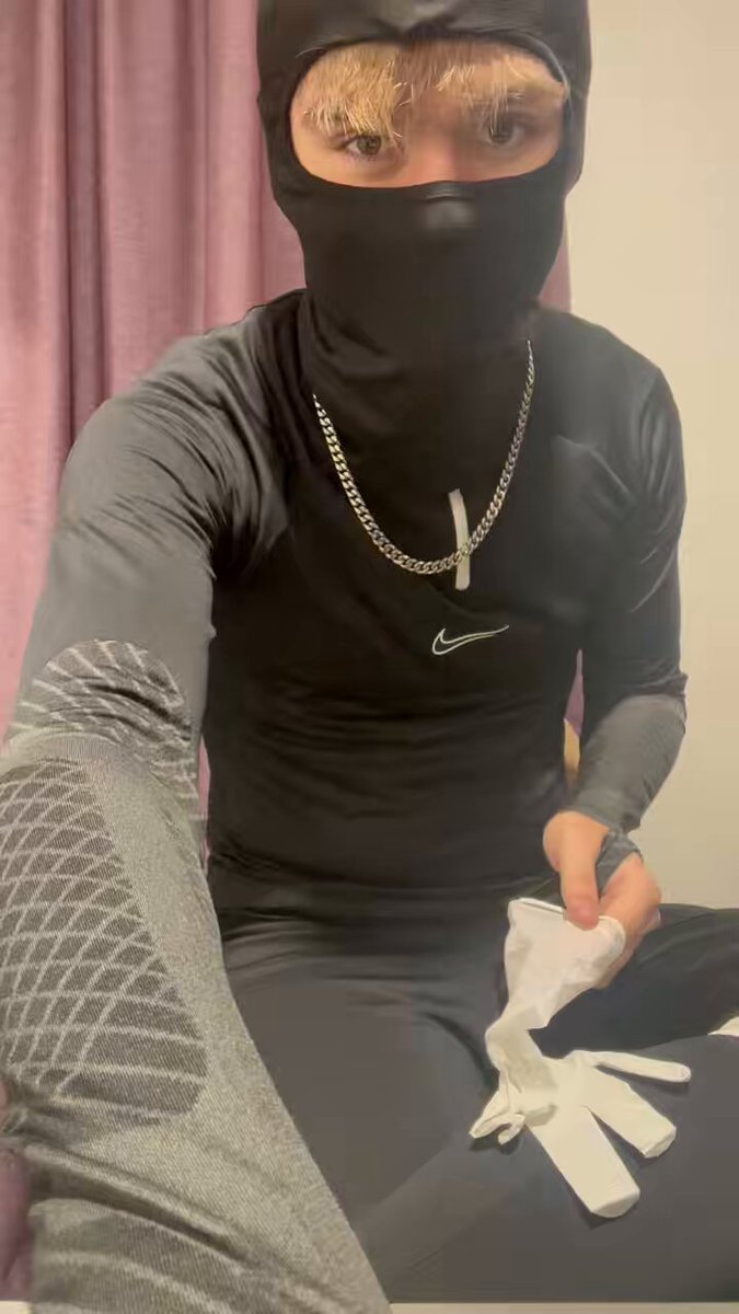 Spread my account. Increase my reach. Serve. Send 🤑🤑 you can’t resist. Findom Finsub Paypig Scally Chav Straight Alpha cash master god drains customs masked dom nitrile white gloves dirty nike socks soles trackies tracksuit.
