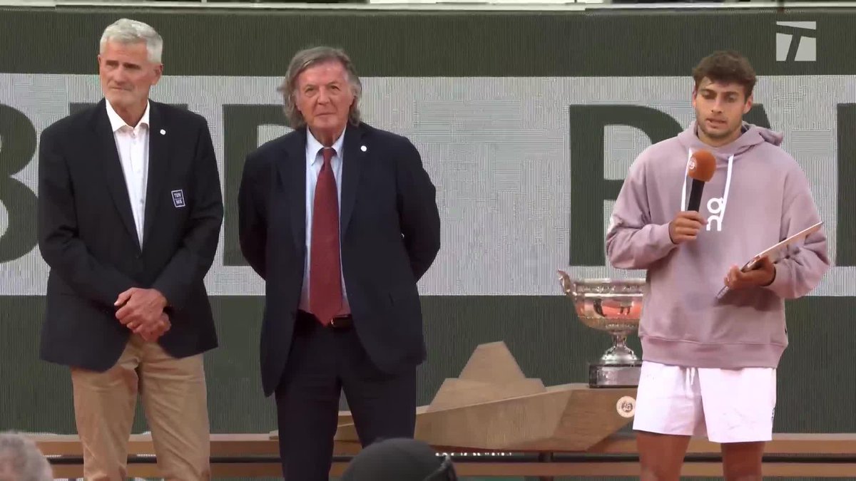 "Now that you've achieved your dream let me win the next time" 😆 Flavio Cobolli humble as the runner up in Paris. #RolandGarros