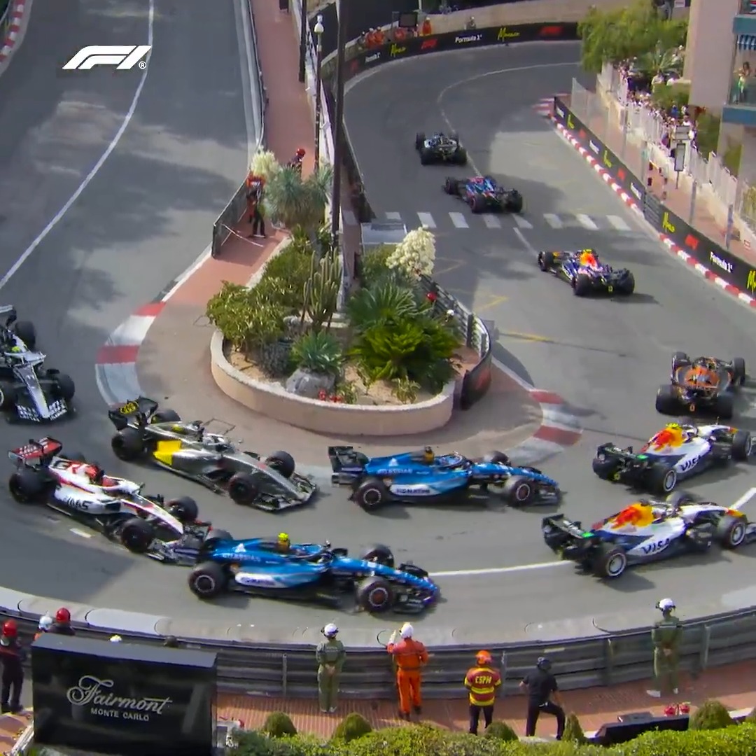 Chaos at the race restart! 🤯 Kimi Antonelli races Lewis Hamilton from the front row, and there's drama behind as George Russell backs up the field 👀 #F1 #MonacoGP