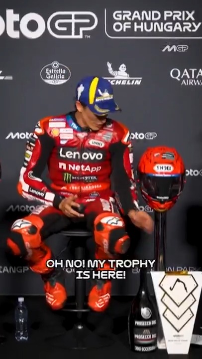 🤣 Marc Márquez for a second thought his trophy was broken but turns it was next to him #HungarianGP 🇭🇺