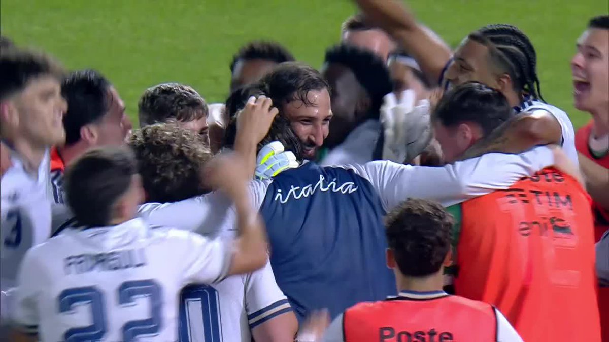 UNA SELECCIÓN QUE QUIERE VOLVER A SER: así celebró el plantel de Italia el triunfo 1-0 ante Grecia en el Amistoso Internacional. 📺 #DisneyPlus Plan Premium