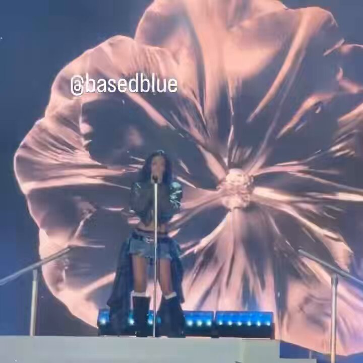 HER INSANE VOCALS 😭