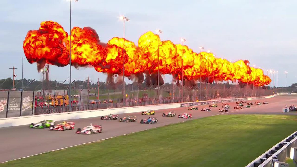 🔥 ¡¡BOOM!! ¿Es el comienzo de #Bommarito500 el más CINEMATOGRÁFICO del automovilismo? 🔥 📺 Toda la temporada de #INDYCAR por #DisneyPlus Plan Premium