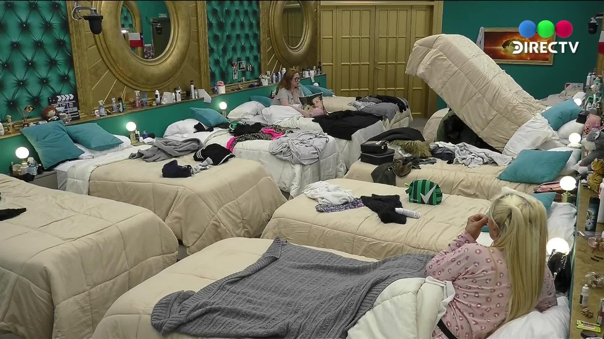 "pelotuda" "concha seca" "piojo resucitado" "la tipica concha seca que le viene la plata de arriba" es preocupante la obsesión que tienen con sol y es horrible como la insultan #GranHermano