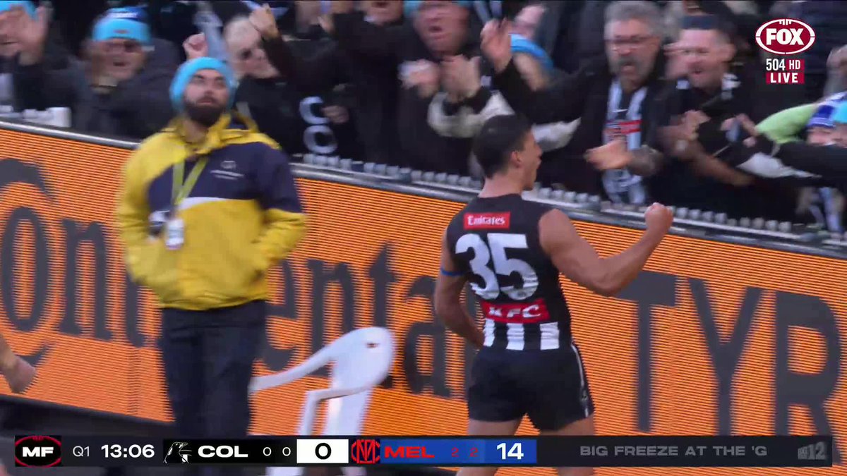 Oh Nick... you CANNOT DO THAT! 🤯 The Magpies' 'Little Master' with a Goal Of The Year contender 🔥 📺 Watch #AFLPiesDees on Ch.504 or stream on Kayo: ✍️ BLOG 🔢 MATCH CENTRE