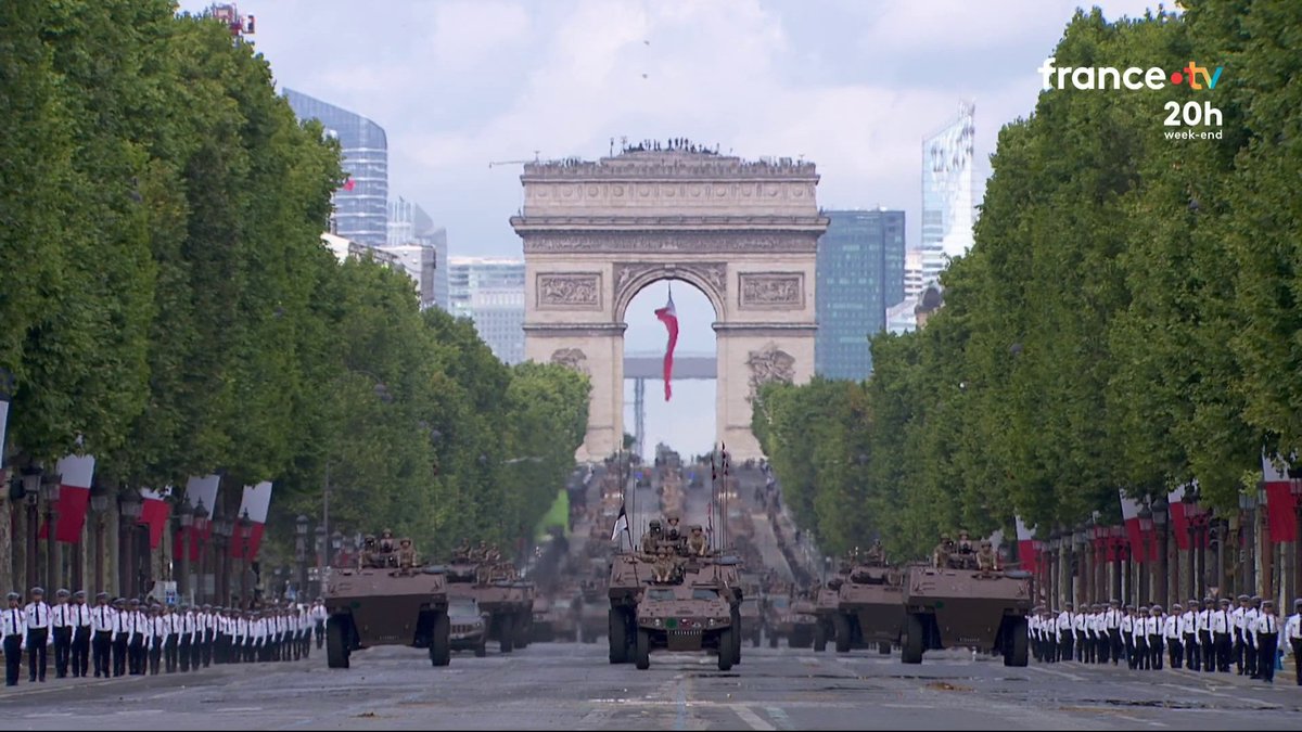 🔴 Le défilé militaire du 14-Juillet s'annonce inédit par son ampleur et l'Ukraine en sera au cœur : 10 000 soldats présents, les pays de la coalition des volontaires conviés et des pilotes français et ukrainien aux commandes de Mirage 2000. #JT20H