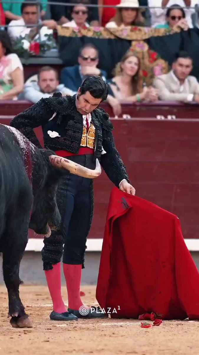 Naturales de José Antonio Morante de La Puebla a sus dos toros. "Sacristán" y "Lírico" de Juan Pedro Domecq. Una puerta grande de la plaza de Las Ventas histórica entre otras razones por el gentío, en especial jóvenes que acompañaron al maestro Morante.