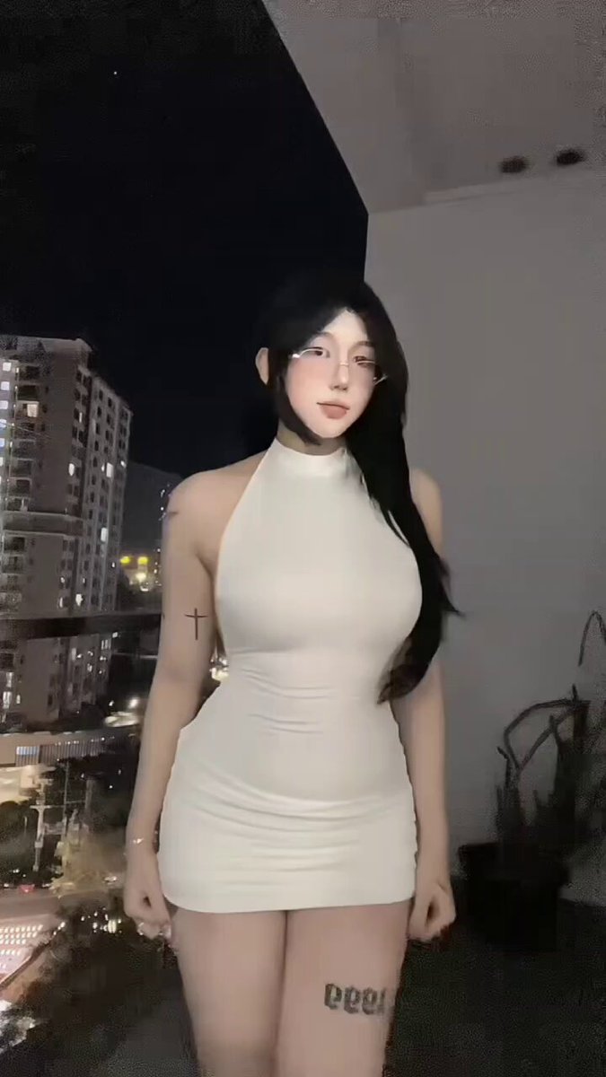 Máy đ*t này thích 2-3 anh cùng lúc í