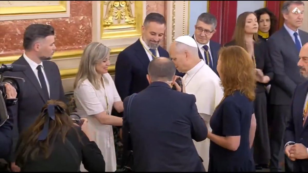 Así ha sido el saludo del Papa León XIV con Feijóo, Santiago Abascal, Gabriel Rufián o Mertxe Aizpurua en el Congreso