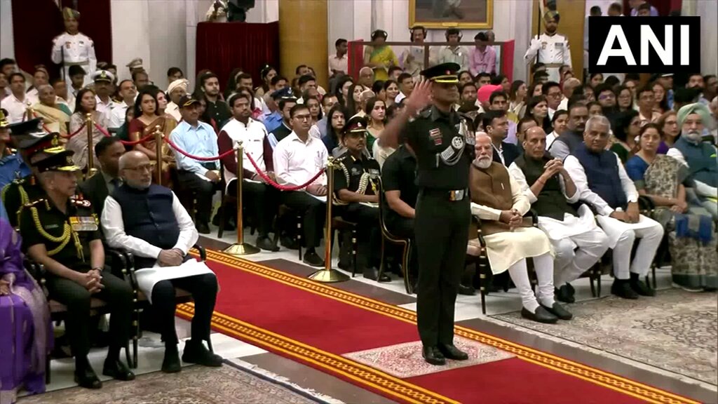 #WATCH | Delhi | Indian Army's Major Aditya Pratap Singh awarded Shaurya Chakra for displaying exceptional bravery during a military operation in a border area of Arunachal Pradesh (Video source: Rashtrapati Bhavan)
