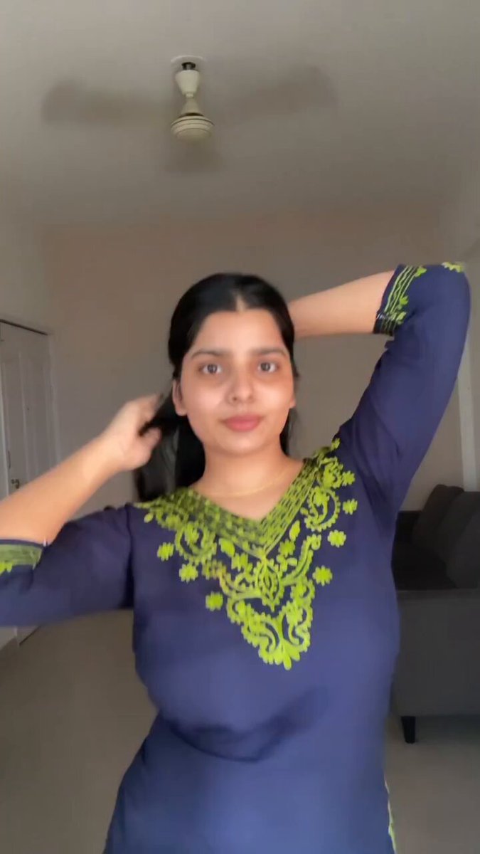 Instagram open chesthe e pillane vasthundhi🤦🏻‍♂️🤦🏻‍♂️ Yeveru asalu e ammai? Ye vooru? Em chesthuntadhi? Ila janalni savagottadam kakunda