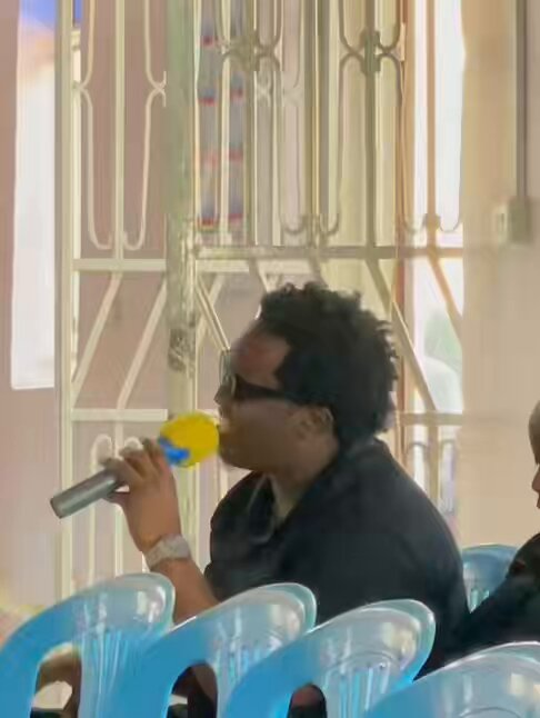 Joshua Baraka joins the praise and worship session at Church of God – Kamwokya during a church service held in memory of his late father.