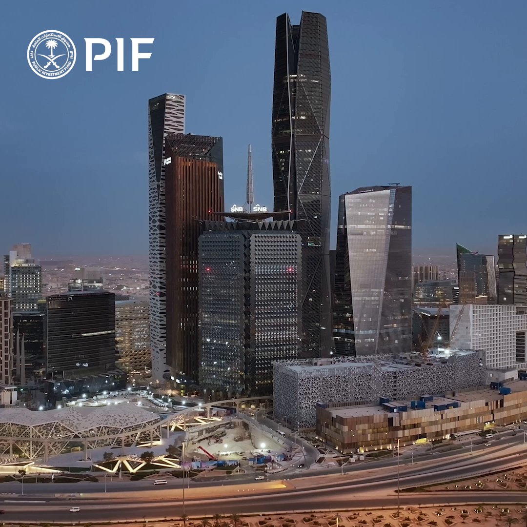 مع أكثر من 150 مشروعاً موزعة على كافة مناطق المملكة الـ13، تعمل الإدارة العامة للاستثمارات العقارية المحلية في صندوق الاستثمارات العامة على إنشاء منظومة متكاملة تشمل الإسكان والسياحة والبنية التحتية، لتنسج بذلك حكاية وطنية عنوانها التقدّم. هذا هو تأثير صندوق الإستثمارات العامة.