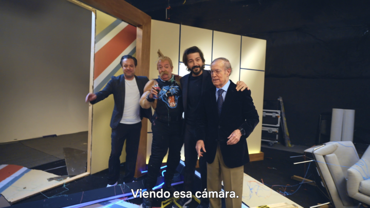 ¡Se salió todo de control! 😱 El Hooligan arruina entrevista de José Ramón Fernández a Diego Luna y Juan Pablo Fernández sobre la película 'México 86'.