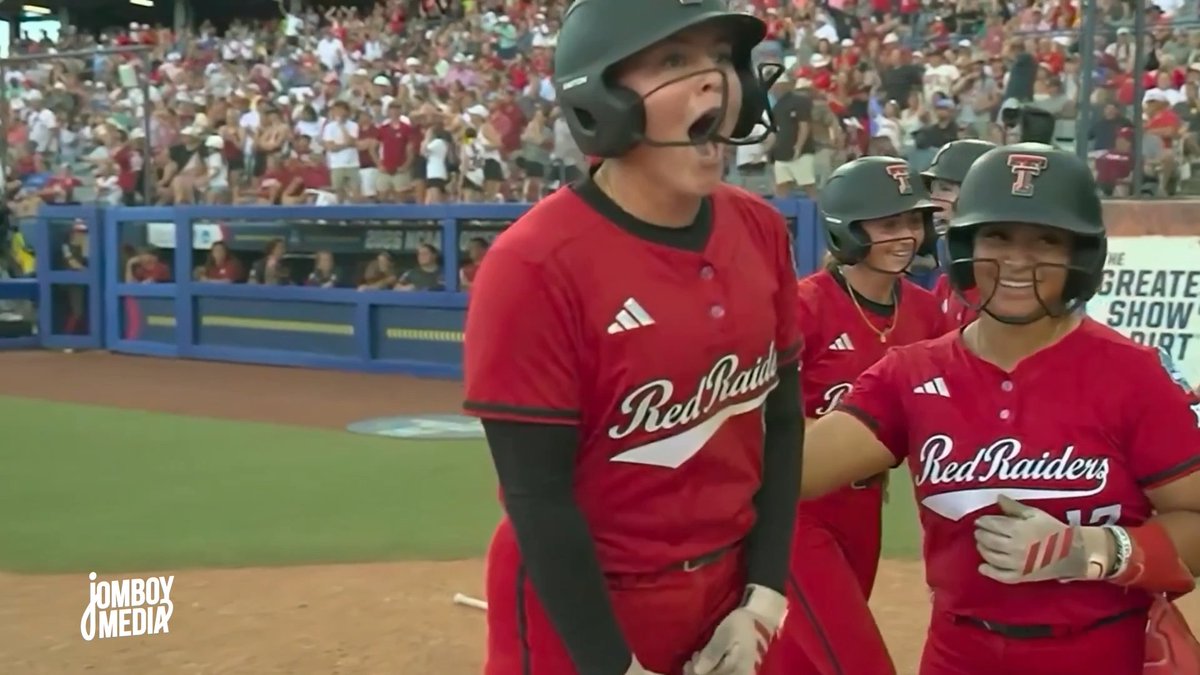 Go-ahead home run goes just over the outfielder's glove
