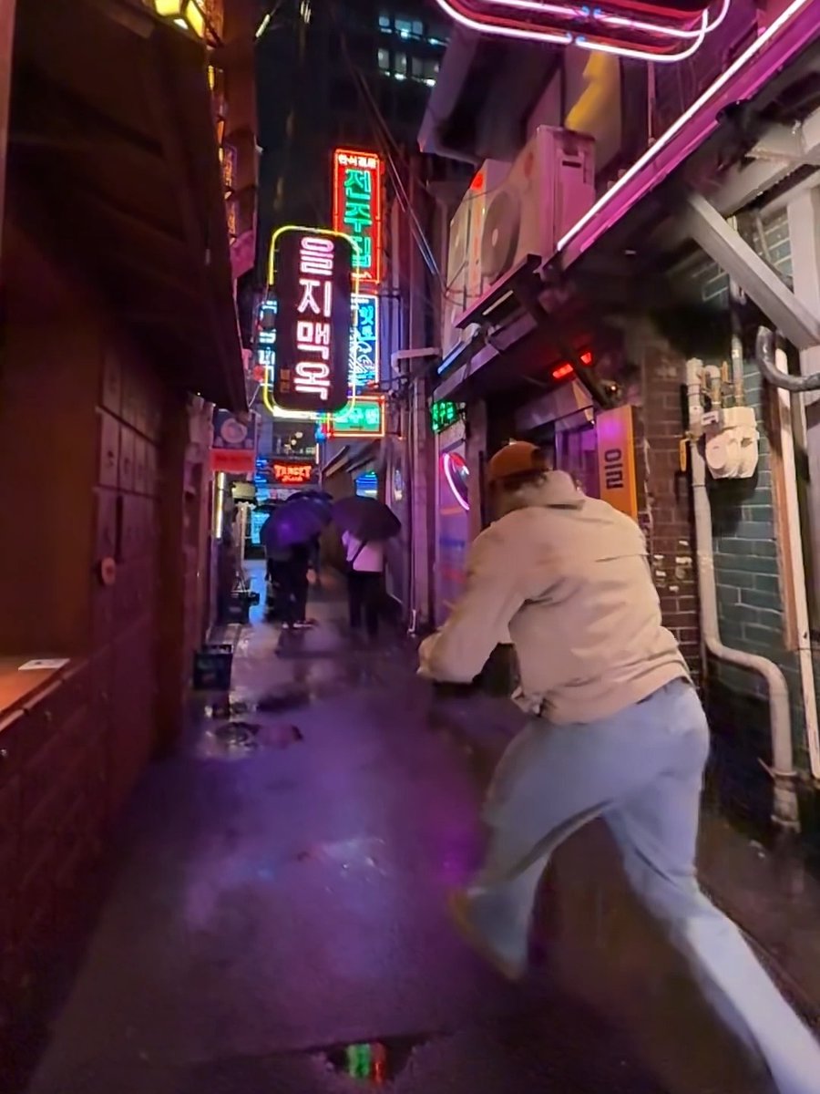 iPhone vs #GoProMISSION1 PRO... ๐ Perks of a 1-inch sensor ๐ช Chris Rogers captured Jason Paul's moves in 4K120 on the new #GoProMISSION1 PRO ๐ Did you know that when shooting in 4K, MISSION 1 PRO activates Quad Bayer Mode? It fuses 4 pixels into 1, quadrupling the light gathering area for dramatically better low light performance. ๐คฏ #GoPro #Parkour #Freerunning #Seoul