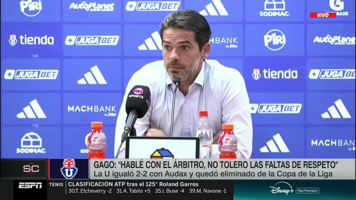 "EL LINEMAN ME FALTÓ EL RESPETO" Fernando Gago, DT de Universidad de Chile, criticó el actuar de los árbitros en el duelo ante Audax Italiano, en especial al árbitro asistente: "Le comuniqué que lo iba a decir a la prensa" ▶️ Mira #SportsCenter en el Plan Premium de #DisneyPlus