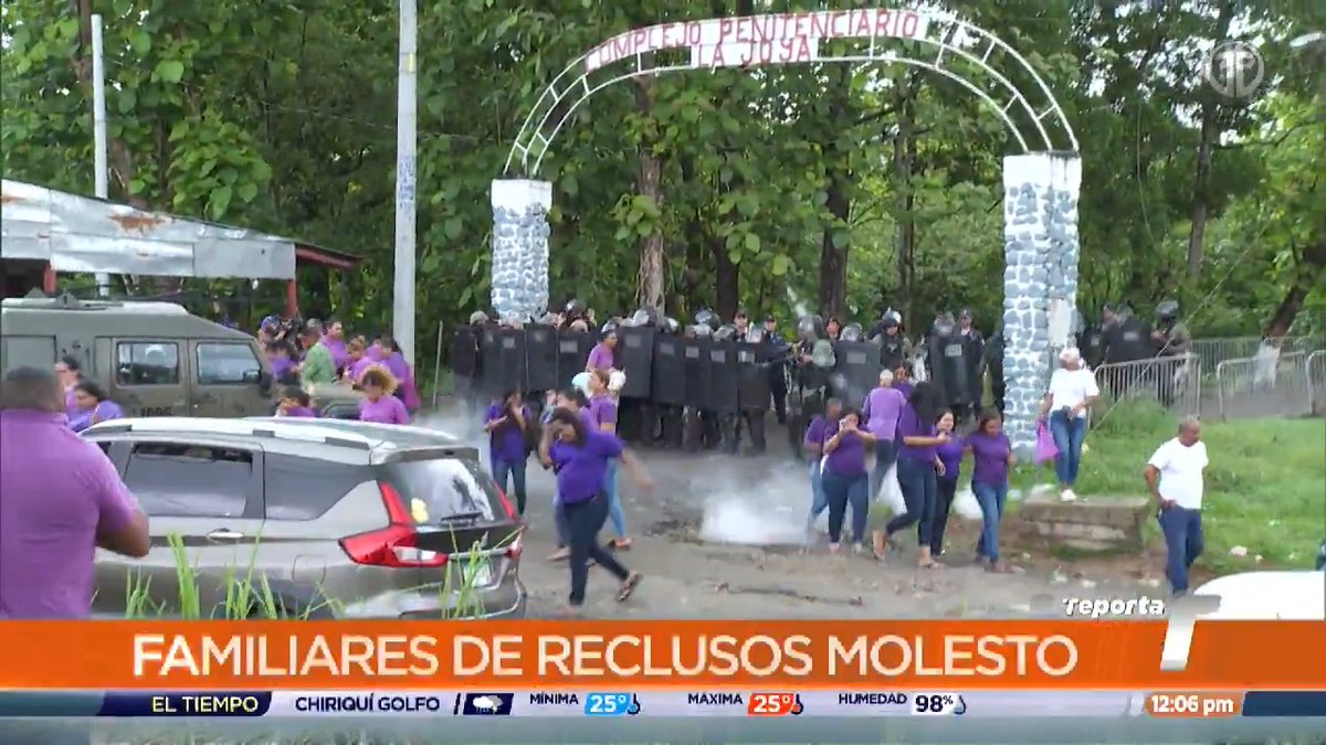 Familiares de los privados de libertad del Centro Penitenciario La Joyita fueron dispersados con gases lacrimógenos durante una protesta para exigir que se les permitiera ingresar productos para los reclusos, luego de las requisas efectuadas el fin de semana.
