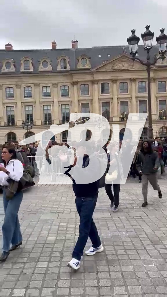 Les manifestant pour Lyhanna passent maintenant les barrières. L’interdiction de manifester place Vendôme se révèle être un échec complet.
