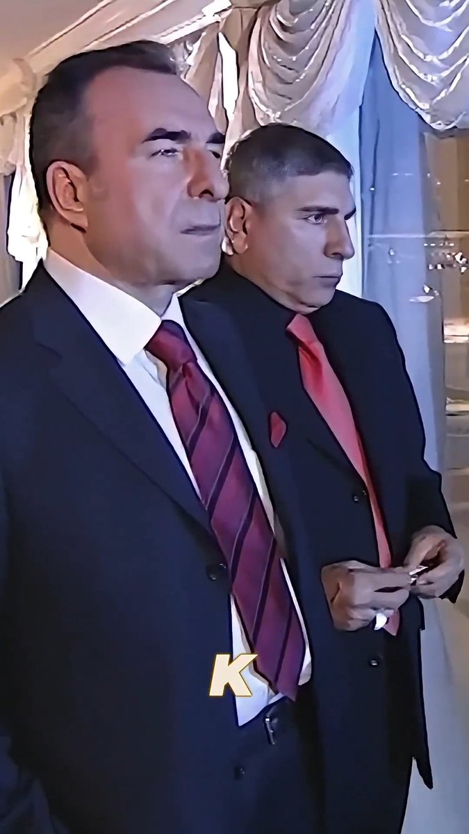 Türk Televizyon tarihinde bu kadar kaliteli tiyatrocuyu bir araya getirip, böyle ilmek ilmek işlenmiş senaryosu olan bir hikaye daha yok.