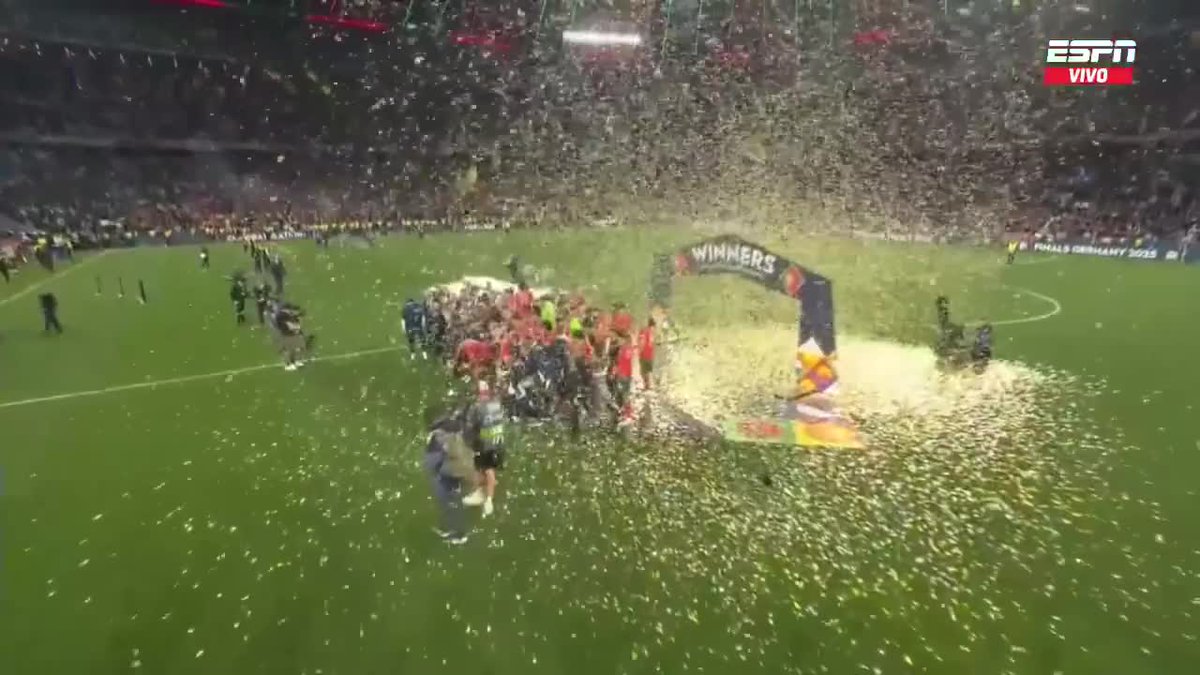🔙🇵🇹HACE UN AÑO, CR7 ALCANZÓ LA CIMA NUEVAMENTE La Selección de Portugal se coronó CAMPEÓN de la UEFA Nations League.🏆 ¿Y si se repite el festejo este año?👀