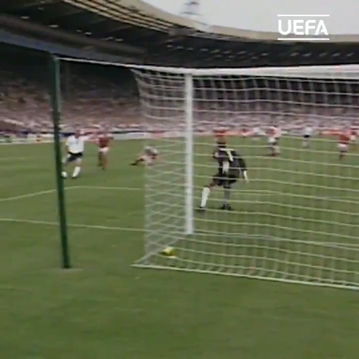 30 years ago today at Wembley: A dilemma for Alan Shearer in the opening game of Euro 96. - Square the ball to an unmarked Teddy Sheringham - Give it some welly You know exactly what choice he made…