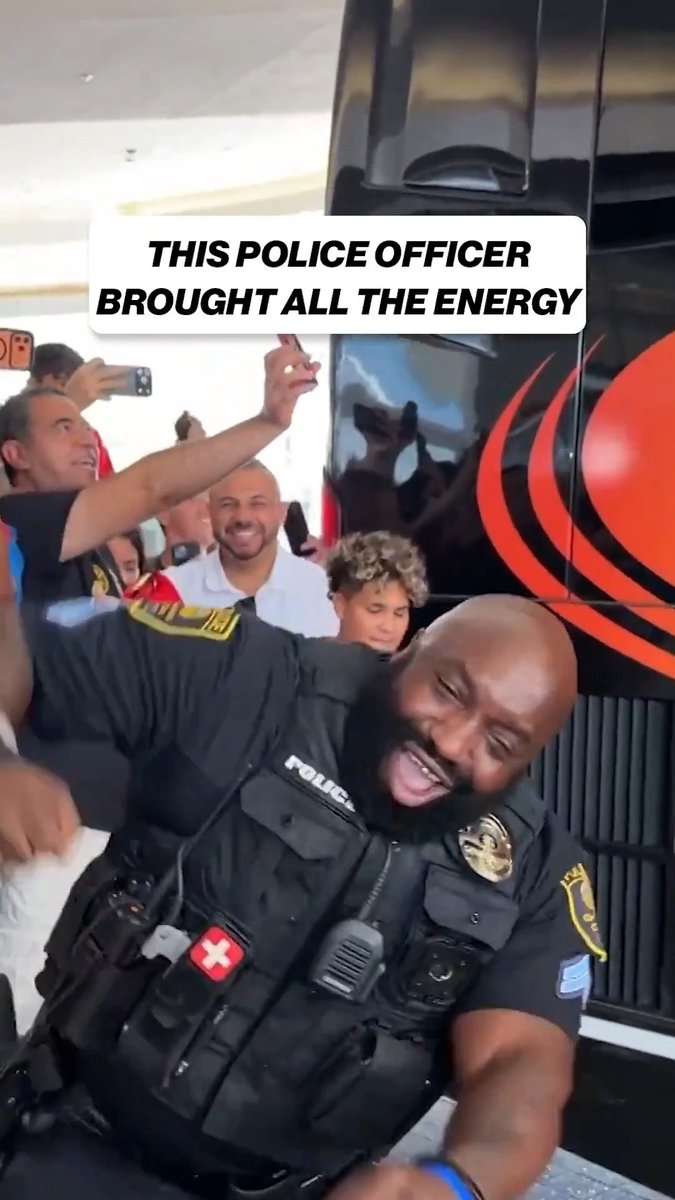 This police officer got these Egypt fans hyped ๐ (via X/KoraPlusEG)