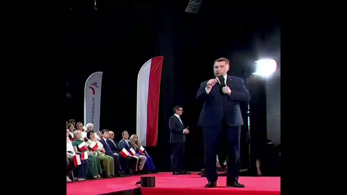 Gdy Przemysław Czarnek orał bzdurne zarzuty młodzieżówki Brauna, Mateusz Morawiecki za jego plecami pokiwał z unaniem głową i pokazał uniesionego w górę kciuka. xDDDDDDDDDDDDDDDDDDDDDDDDDDDDDD