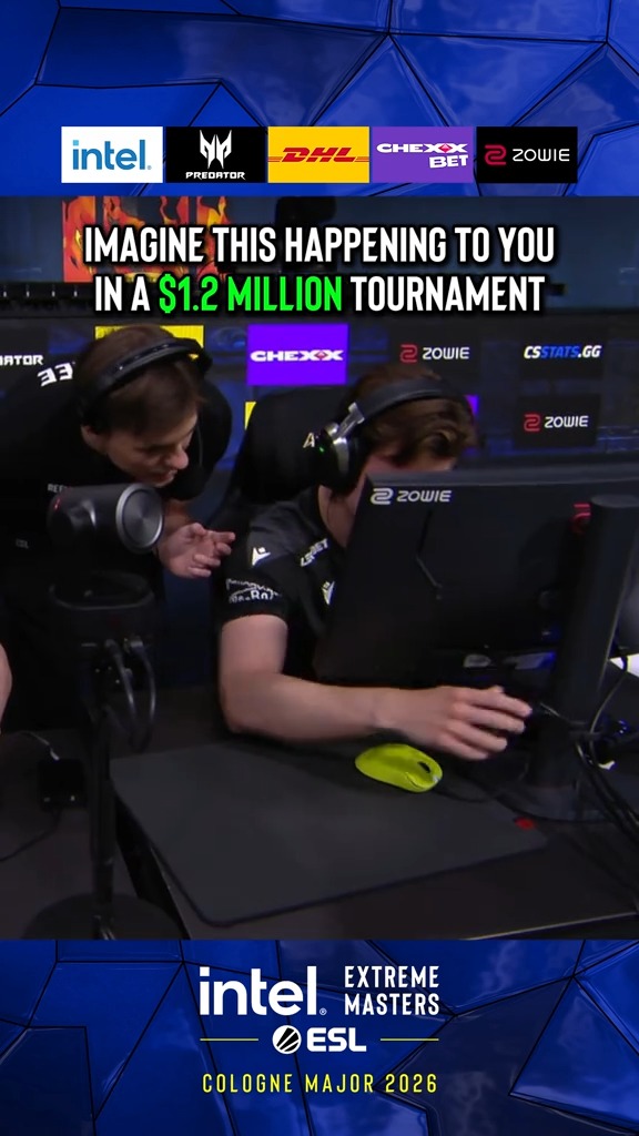 Imagine your mouse dies at a MAJOR 🥹 #IEM
