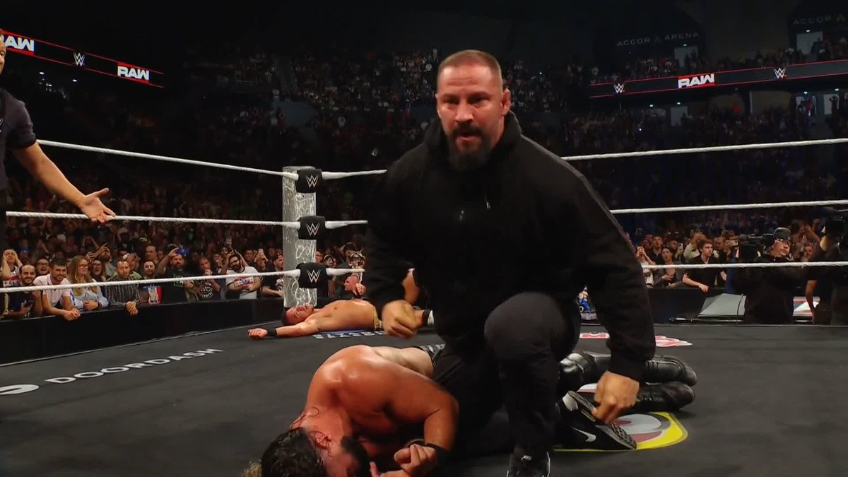 THE VISION JUST COST ROLLINS THE WIN!!! 🫢